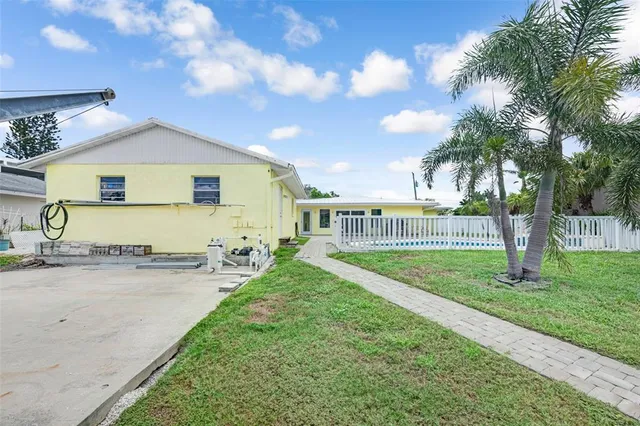 $750,000 | 5207 Palmetto Point Drive, Palmetto, FL 34221