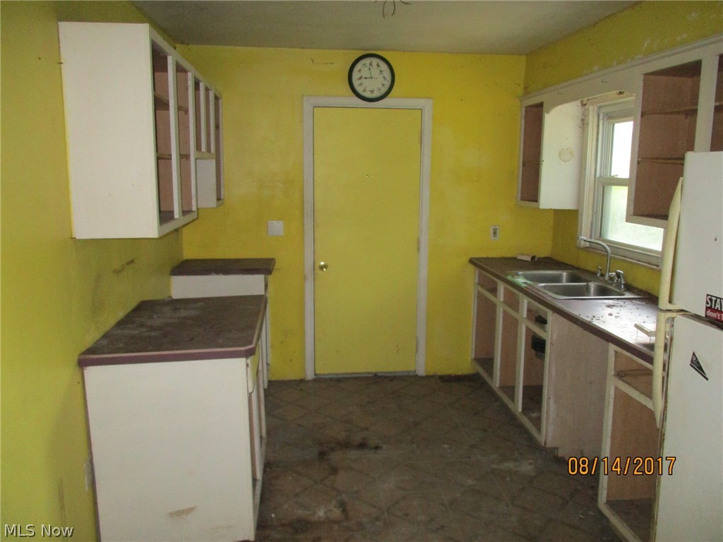 4132 Fulton Road Lorain, OH 44055 - Photo 6 of 12