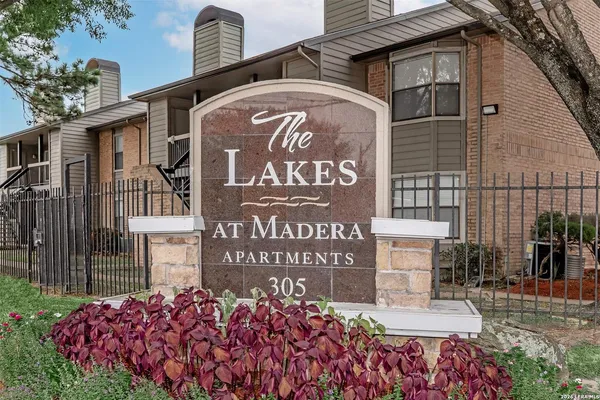 $945 | 305 West Baker, Unit 1414, Baytown, TX 77429