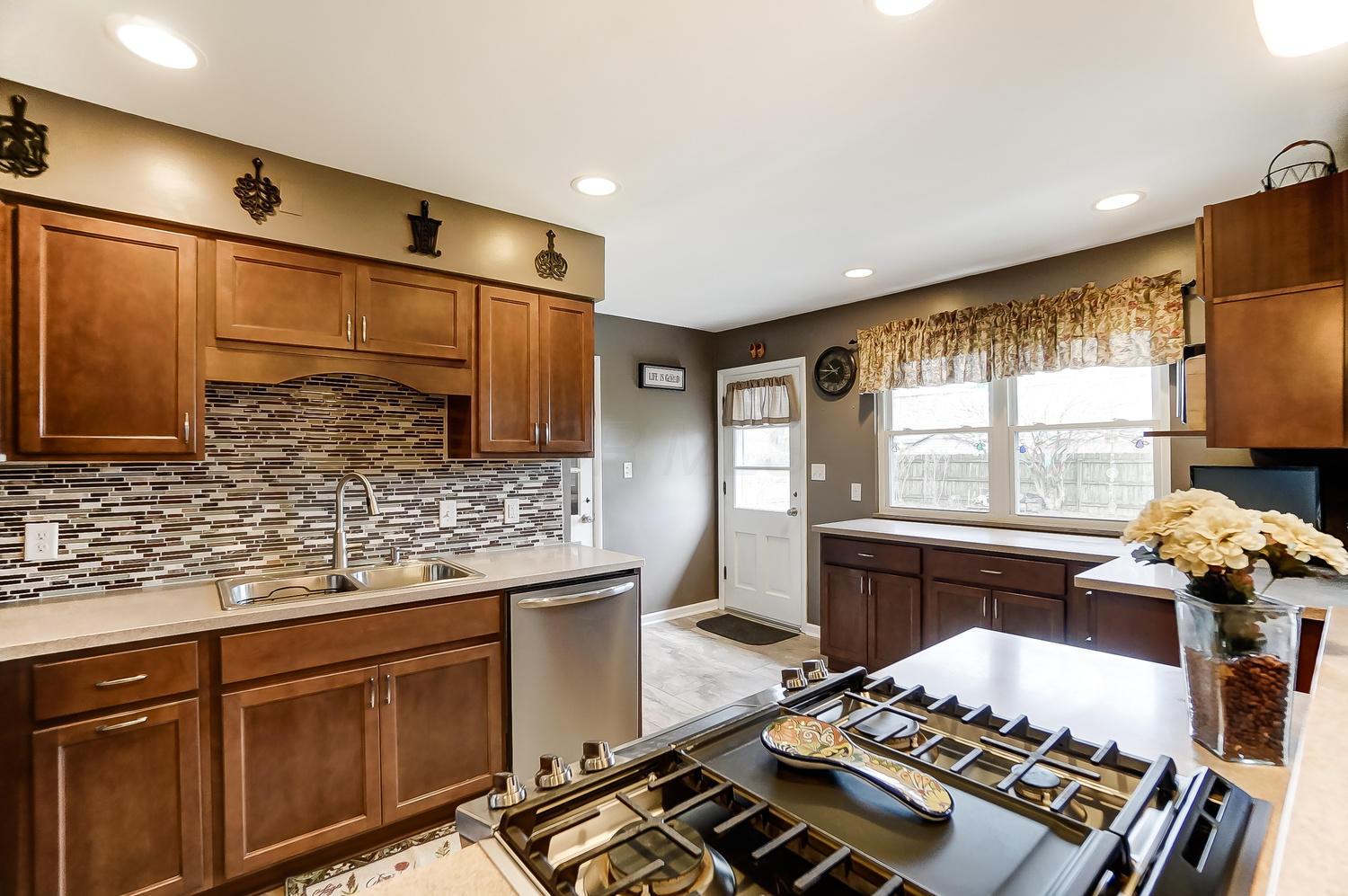 3296 Colchester Road Columbus, OH 43221 - Photo 5 of 19