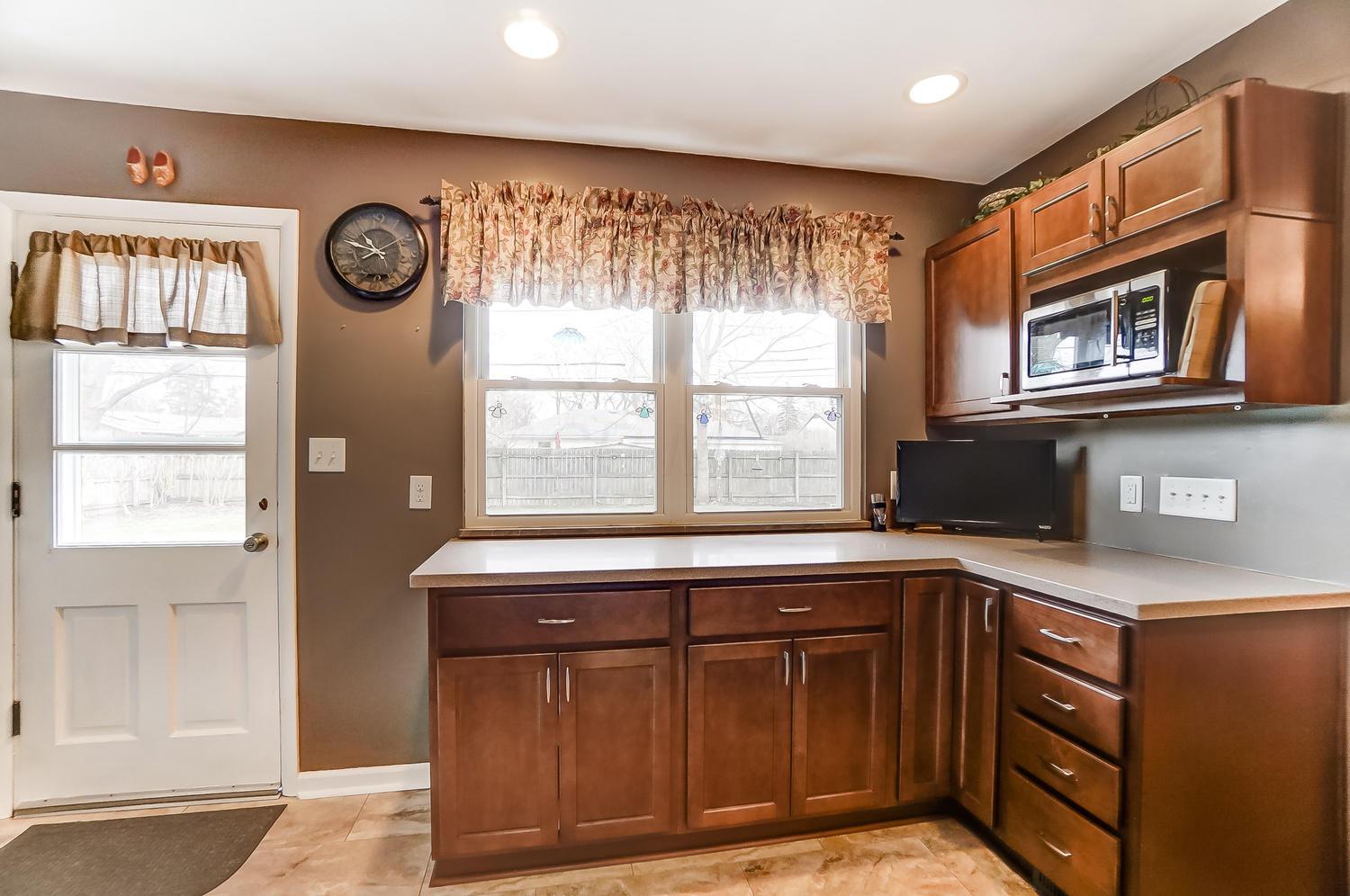 3296 Colchester Road Columbus, OH 43221 - Photo 6 of 19