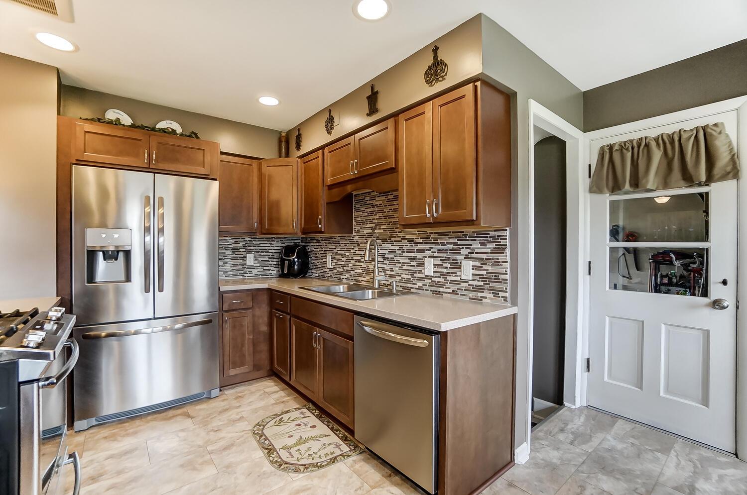 3296 Colchester Road Columbus, OH 43221 - Photo 7 of 19