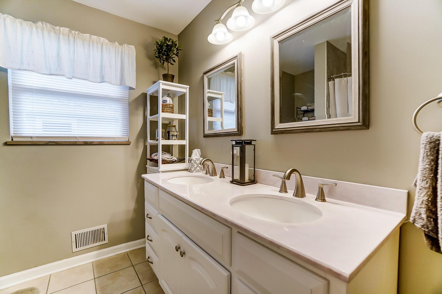 3296 Colchester Road Columbus, OH 43221 - Photo 9 of 19
