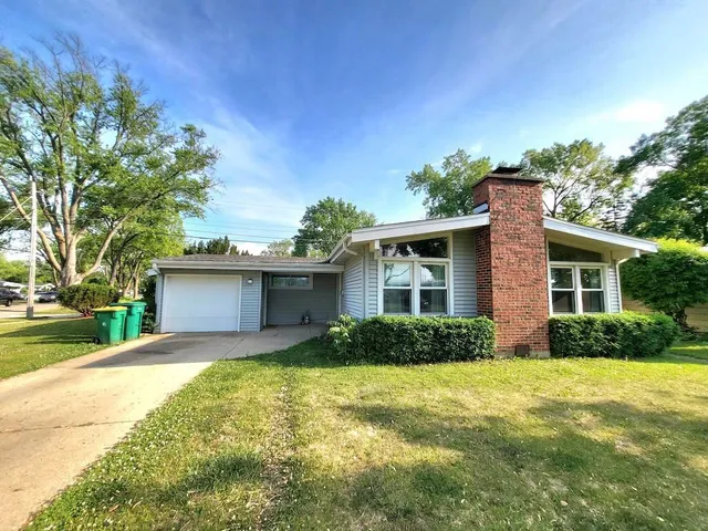 $2,400 | 55 East Jeffery Avenue, Wheeling, IL 60090