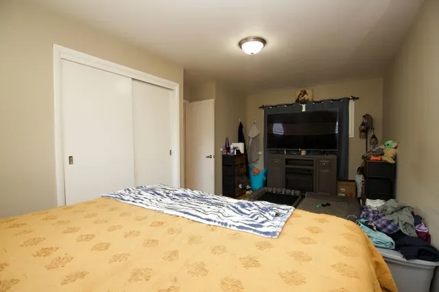 $2,400 | 55 East Jeffery Avenue, Wheeling, IL 60090