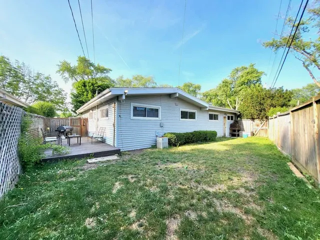 $2,400 | 55 East Jeffery Avenue, Wheeling, IL 60090