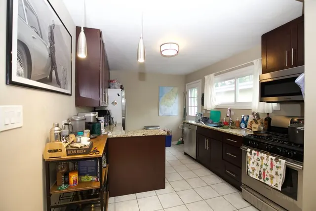 $2,400 | 55 East Jeffery Avenue, Wheeling, IL 60090