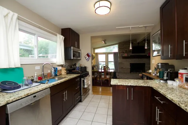 $2,400 | 55 East Jeffery Avenue, Wheeling, IL 60090