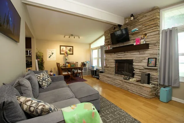 $2,400 | 55 East Jeffery Avenue, Wheeling, IL 60090