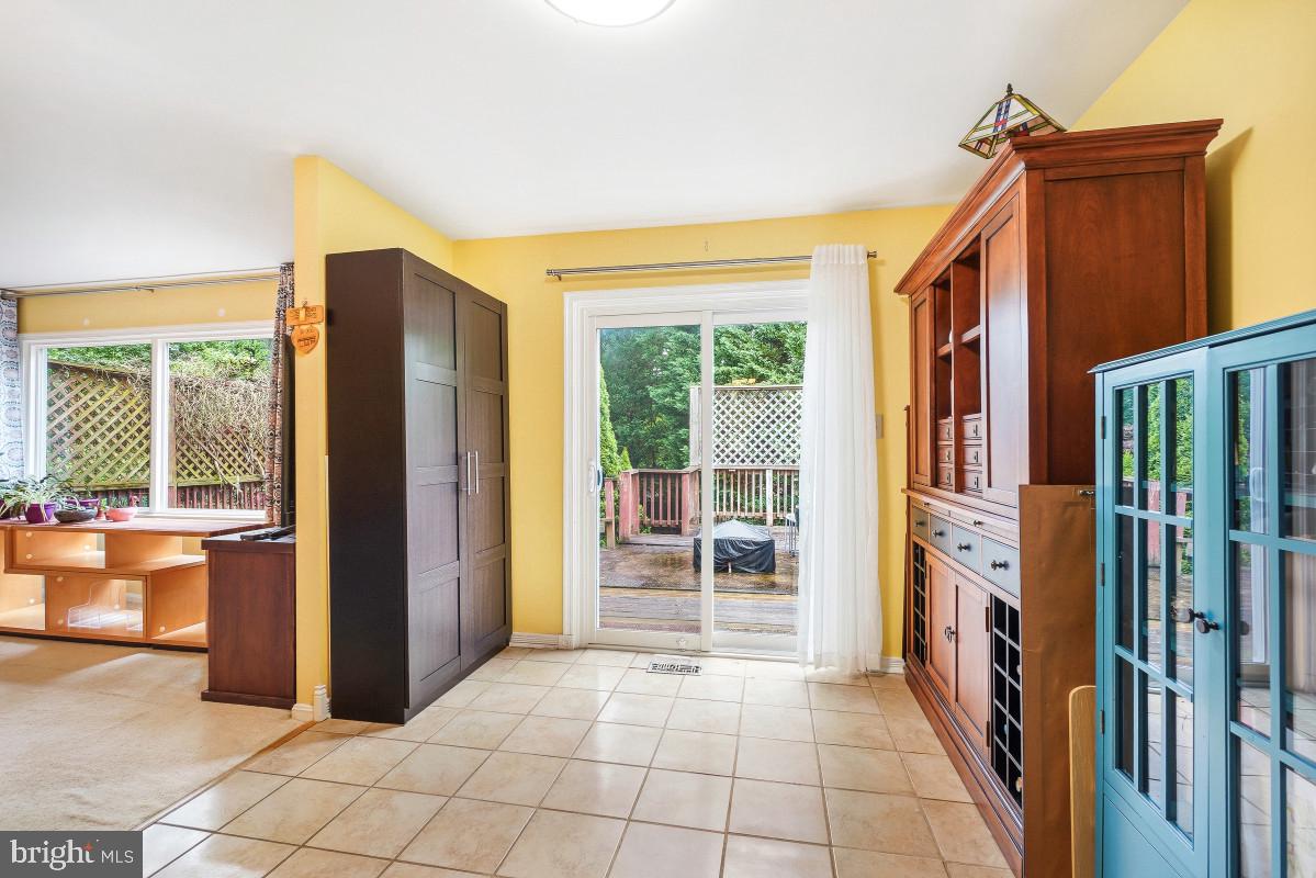 404 Tapawingo Road Southeast Vienna, VA 22180 - Photo 12 of 44