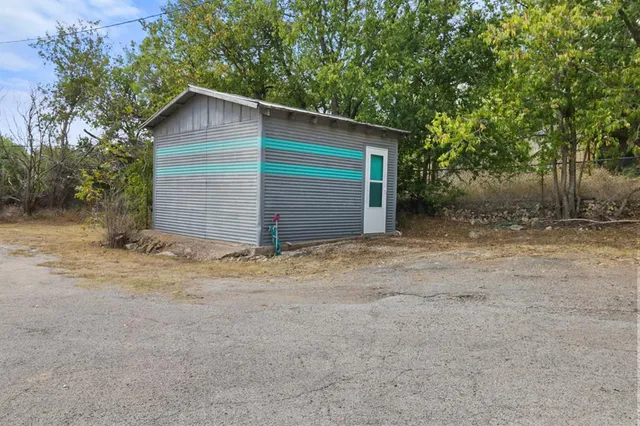 $329,900 | 607 West Hillside Drive, Coleman, TX 76834