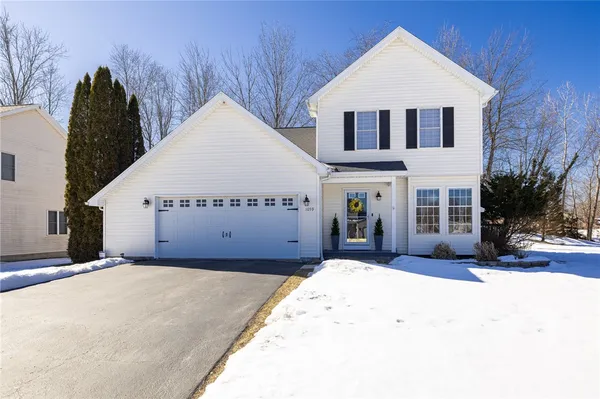 $324,900 | 1059 Fawn Wood Drive, Webster, NY 14580