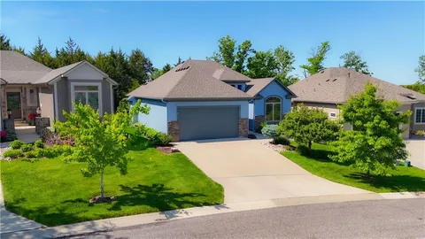 $635,000 | 9892 Hollis Lane, Lenexa, KS 66227