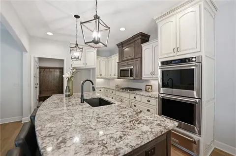 $635,000 | 9892 Hollis Lane, Lenexa, KS 66227