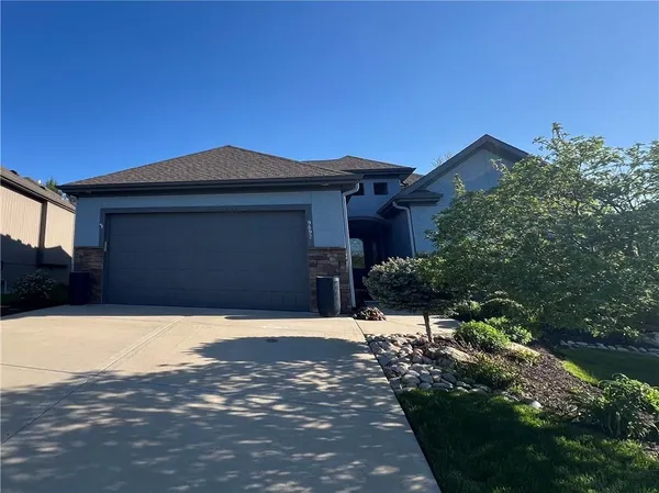 $635,000 | 9892 Hollis Lane, Lenexa, KS 66227