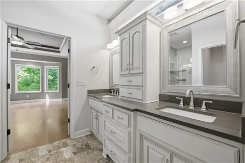 $635,000 | 9892 Hollis Lane, Lenexa, KS 66227