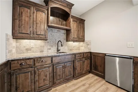 $635,000 | 9892 Hollis Lane, Lenexa, KS 66227