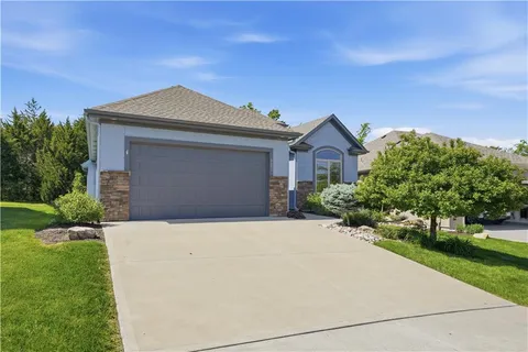 $635,000 | 9892 Hollis Lane, Lenexa, KS 66227
