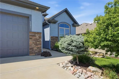 $635,000 | 9892 Hollis Lane, Lenexa, KS 66227