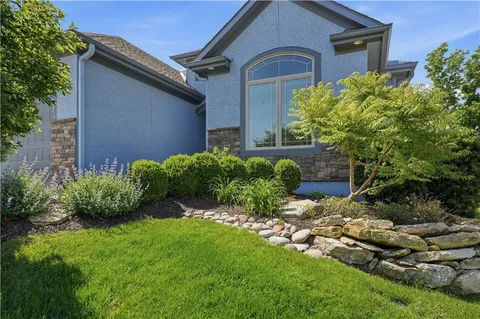 $635,000 | 9892 Hollis Lane, Lenexa, KS 66227