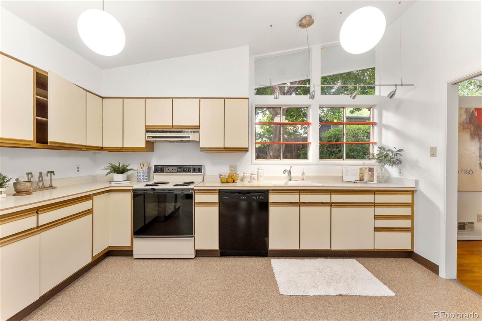 2205 South Stuart Street Denver, CO 80219 - Photo 10 of 34