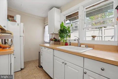 $2,100 | 887 North Judson Street, Philadelphia, PA 19130