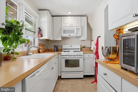 $2,100 | 887 North Judson Street, Philadelphia, PA 19130