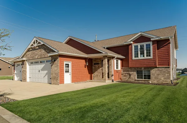 $379,900 | 506 9th Street Northwest, Dodge Center, MN 55927