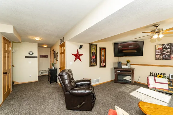 $379,900 | 506 9th Street Northwest, Dodge Center, MN 55927