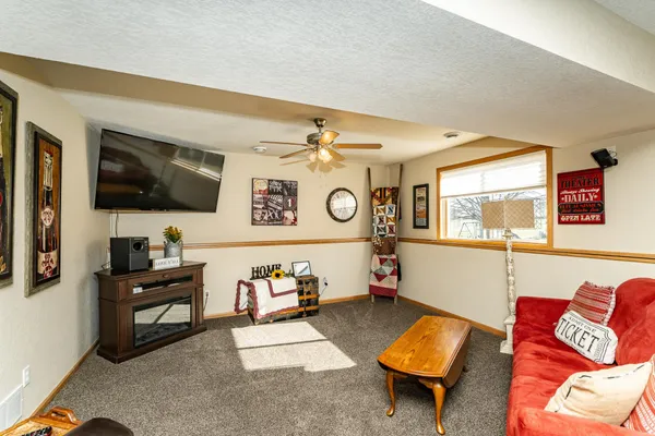 $379,900 | 506 9th Street Northwest, Dodge Center, MN 55927