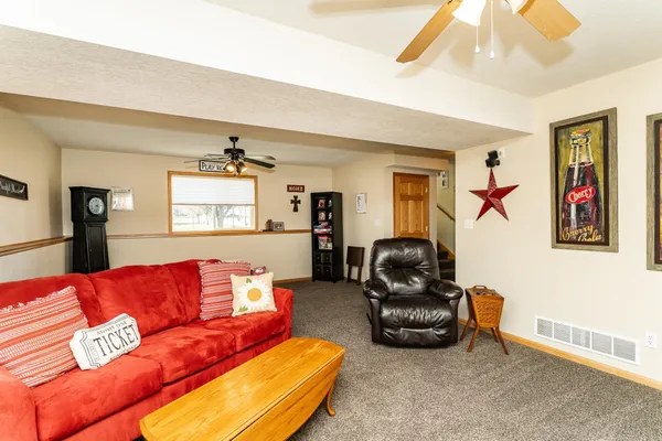 $379,900 | 506 9th Street Northwest, Dodge Center, MN 55927