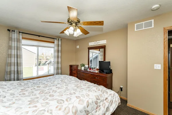 $379,900 | 506 9th Street Northwest, Dodge Center, MN 55927