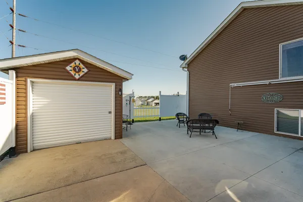 $379,900 | 506 9th Street Northwest, Dodge Center, MN 55927
