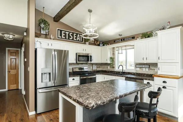 $379,900 | 506 9th Street Northwest, Dodge Center, MN 55927