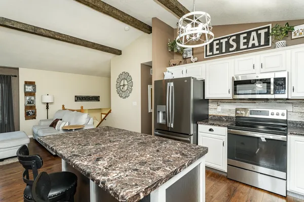 $379,900 | 506 9th Street Northwest, Dodge Center, MN 55927