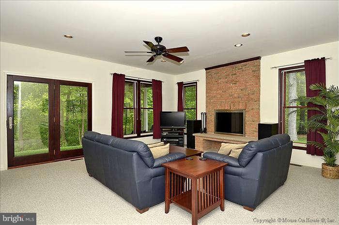 17951 Moore Road Dickerson, MD 20842 - Photo 12 of 30 Family Room