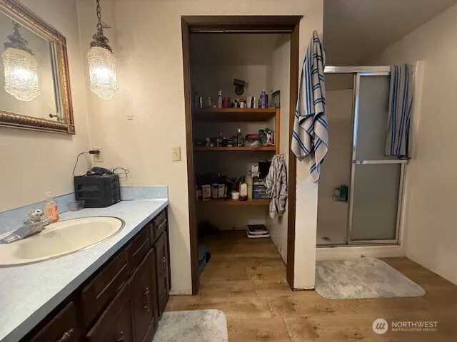 a en suite bathroom with a sink and a mirror