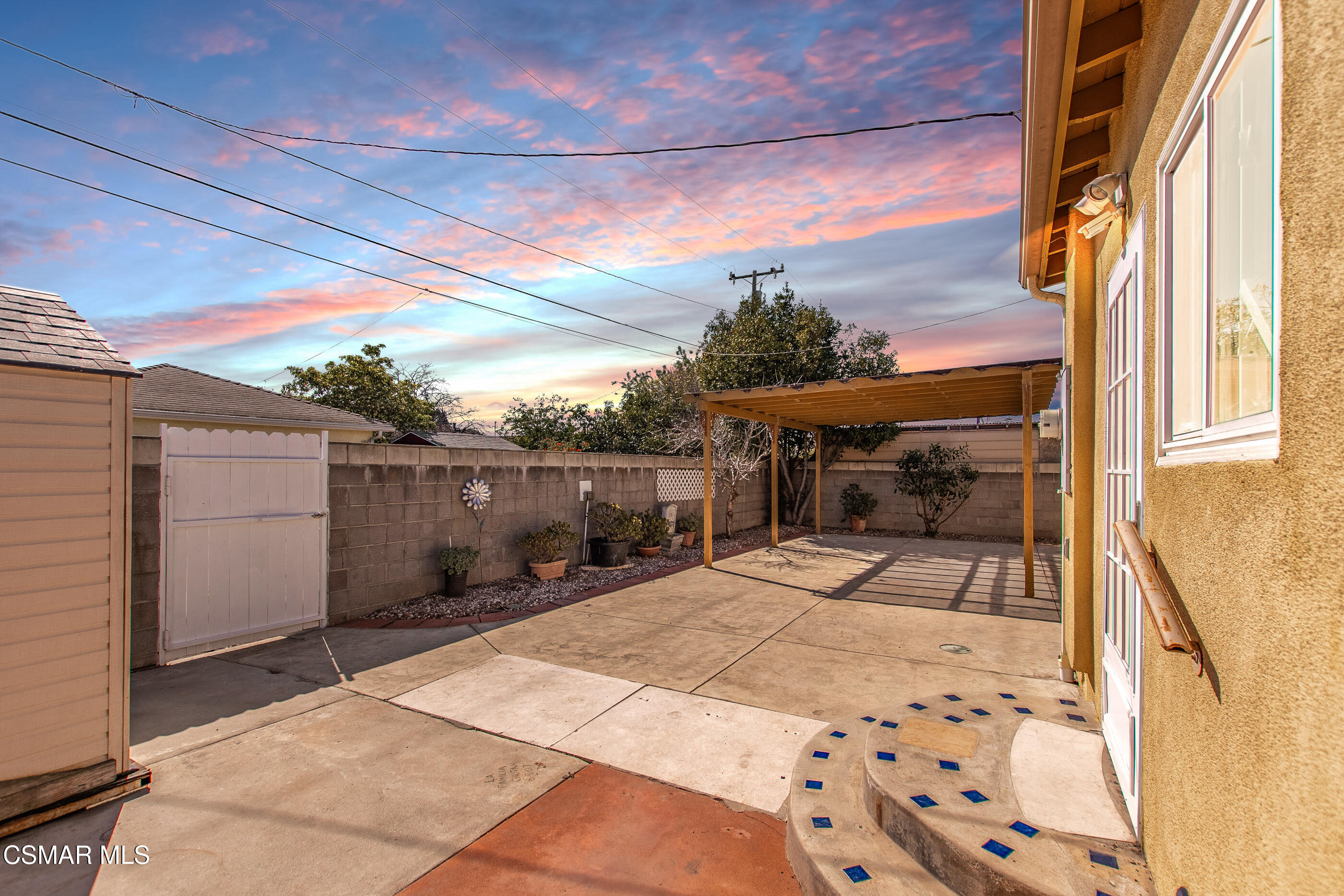 1204 Deodar Avenue Oxnard, CA 93030 - Photo 21 of 25 a outdoor space with balcony