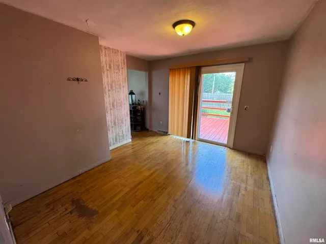 $129,000 | 7 Holly Lane, Flora, IL 62839