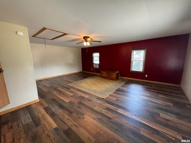 $129,000 | 7 Holly Lane, Flora, IL 62839