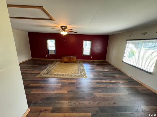 $129,000 | 7 Holly Lane, Flora, IL 62839