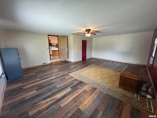 $129,000 | 7 Holly Lane, Flora, IL 62839