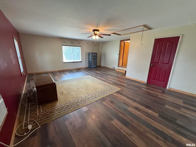 $129,000 | 7 Holly Lane, Flora, IL 62839