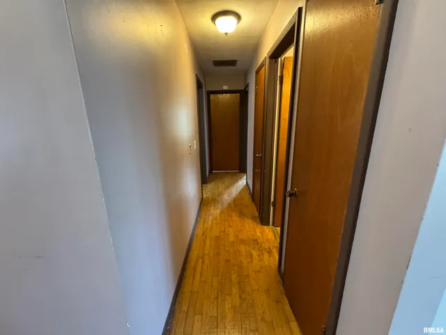 $129,000 | 7 Holly Lane, Flora, IL 62839