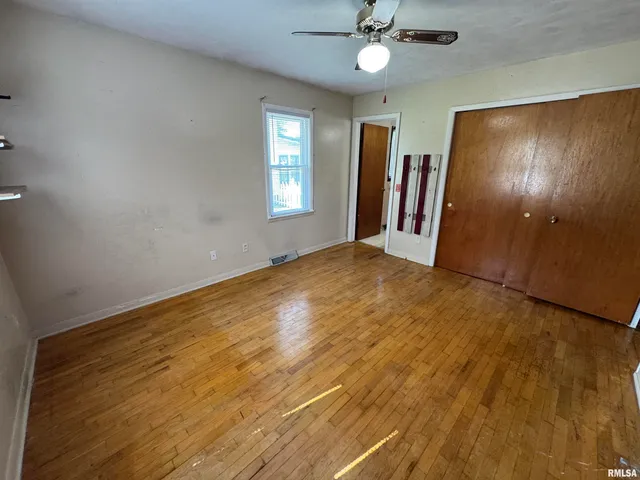 $129,000 | 7 Holly Lane, Flora, IL 62839