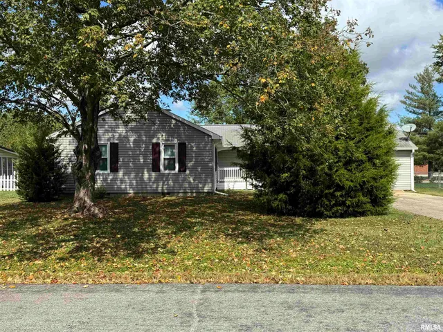 $129,000 | 7 Holly Lane, Flora, IL 62839