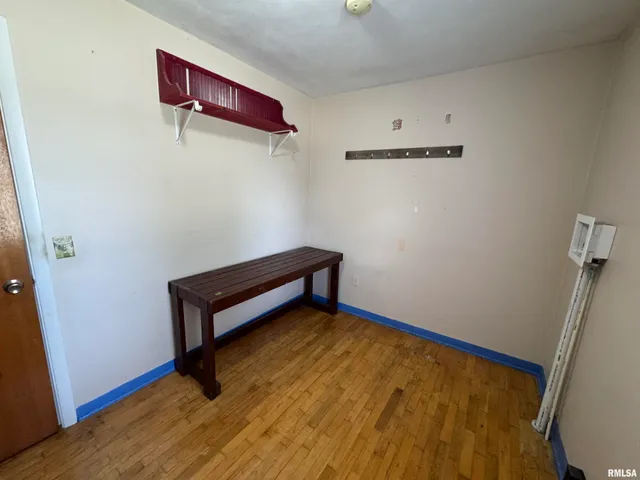 $129,000 | 7 Holly Lane, Flora, IL 62839