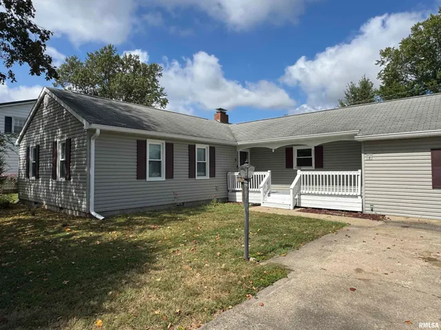 $129,000 | 7 Holly Lane, Flora, IL 62839