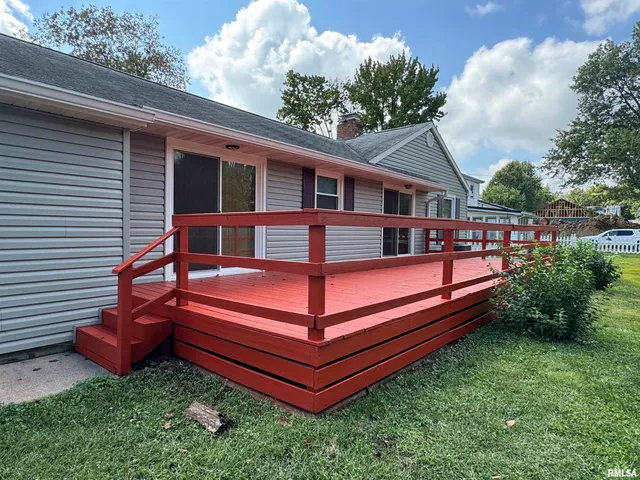 $129,000 | 7 Holly Lane, Flora, IL 62839