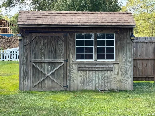 $129,000 | 7 Holly Lane, Flora, IL 62839